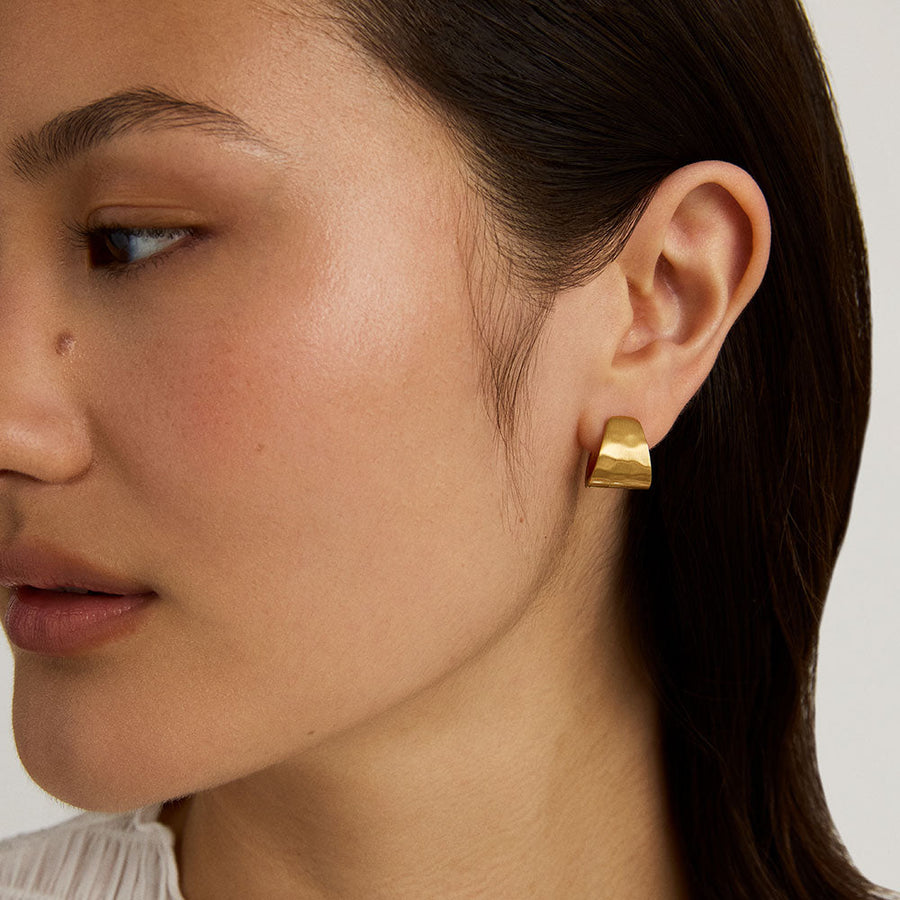 Mara Huggie Hoops